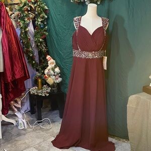 Chic Maroon Prom Dress with Beaded Accents
